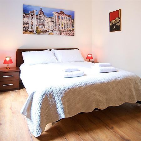 רומא Vetrina Holidays Apartment Navona מראה חיצוני תמונה